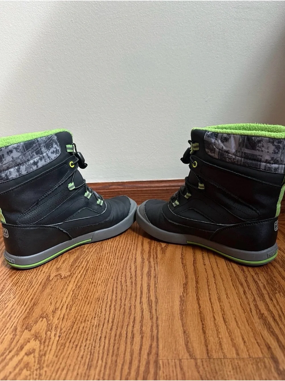 Merrell Snow Bank Waterproof Boots Boys 4 Black/Green